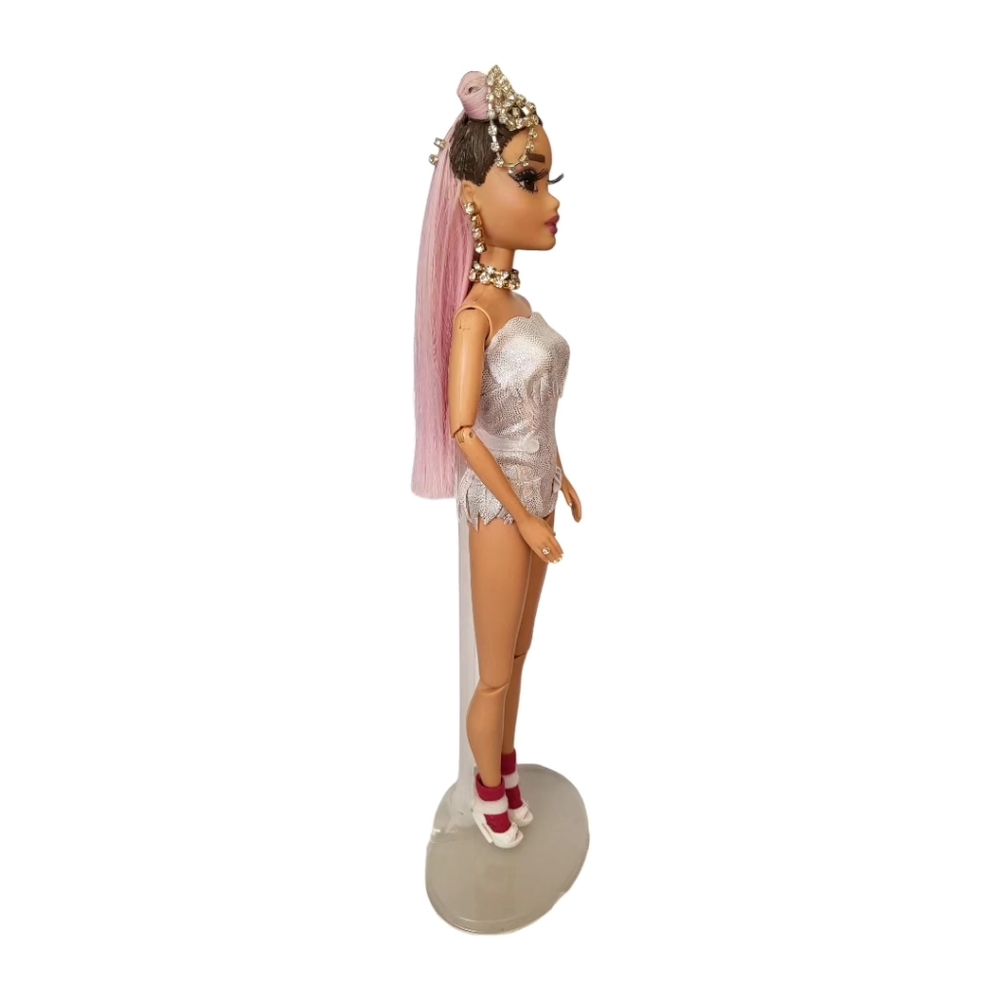 Ariana Grande 7 Rings Doll - Picture 5 of 10